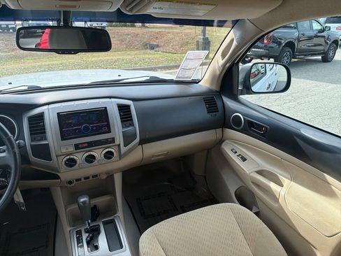 Used 2009 Toyota Tacoma PreRunner image 12