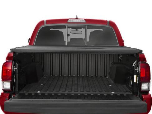 Used 2017 Toyota Tacoma TRD Sport image 12