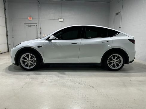Used 2023 Tesla Model Y Long Range AWD/4WD image 17