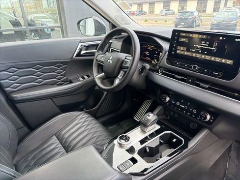 Used 2025 Mitsubishi Outlander SEL AWD/4WD image 12