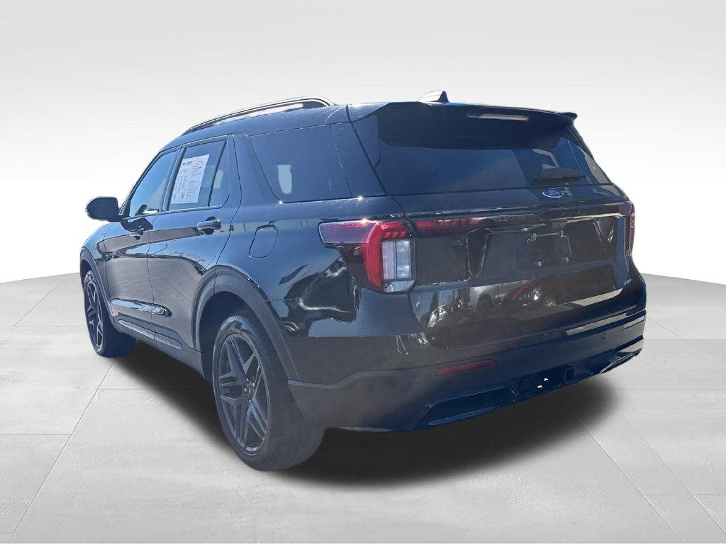 Used 2025 Ford Explorer ST-Line w/ ST-Line Street Pack AWD/4WD image 3
