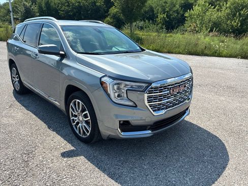 Used 2024 GMC Terrain Denali w/ Denali Premium Package AWD/4WD image 12