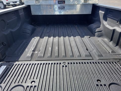 Used 2022 Nissan Titan S image 11