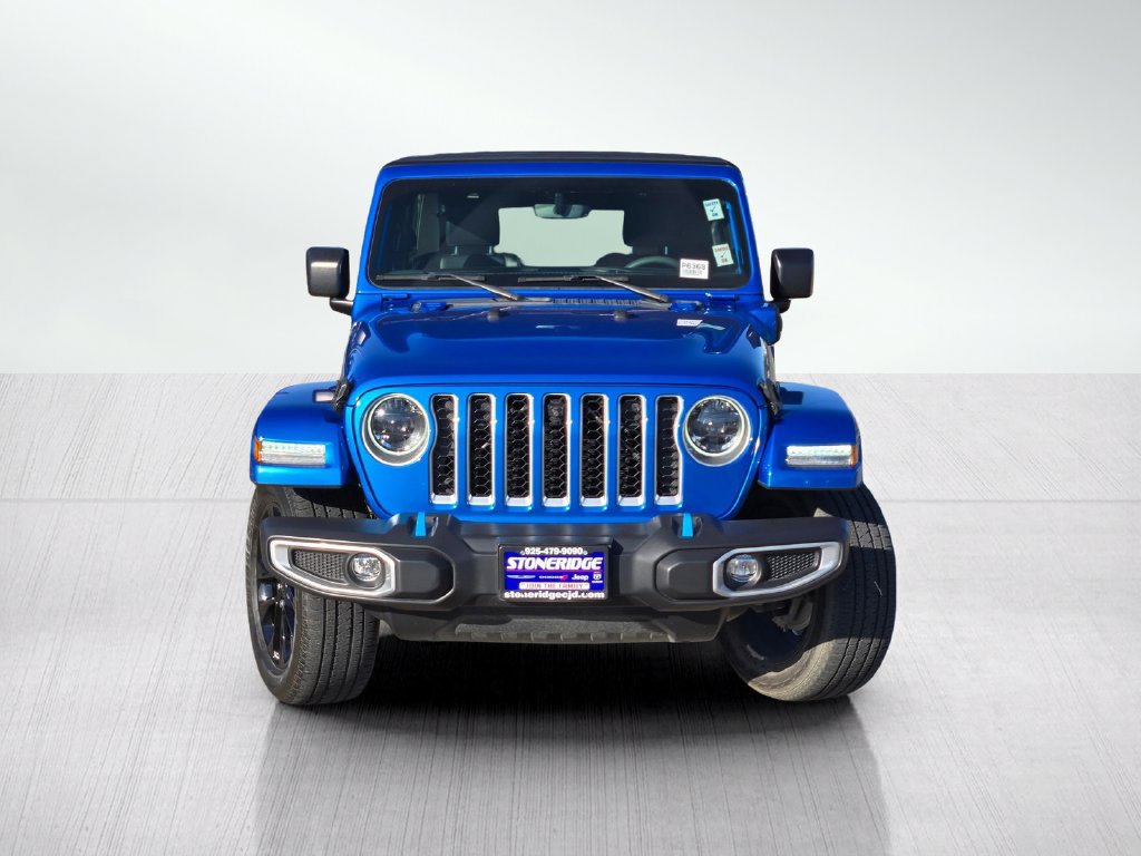 Used 2023 Jeep Wrangler Unlimited Sahara w/ Dual Top Group AWD/4WD image 2