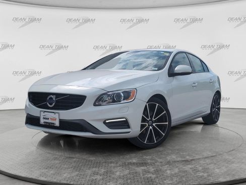 Used 2018 Volvo S60 T5 Dynamic w/ Vision Package FWD image 4