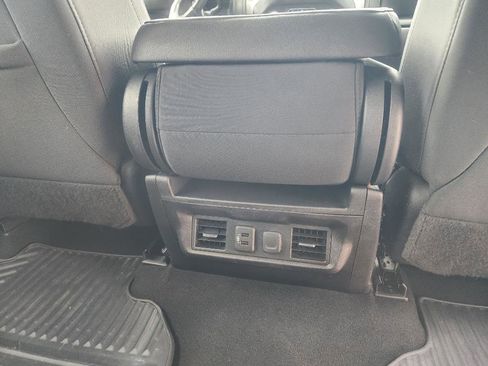 Used 2021 Chevrolet Silverado 1500 LT AWD/4WD image 10