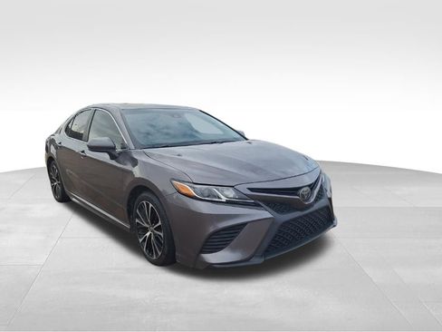 Used 2019 Toyota Camry SE image 5