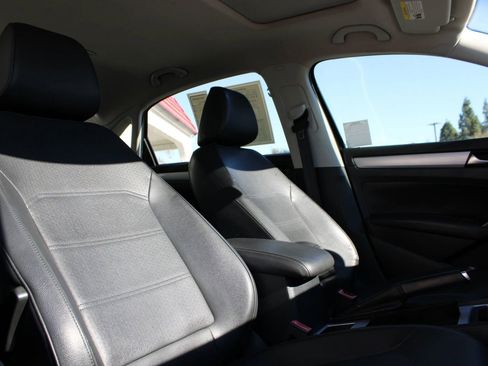 Used 2012 Volkswagen Passat 2.5 SE image 16