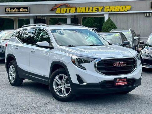 Used 2018 GMC Terrain SLE w/ Driver Convenience Package AWD/4WD image 1