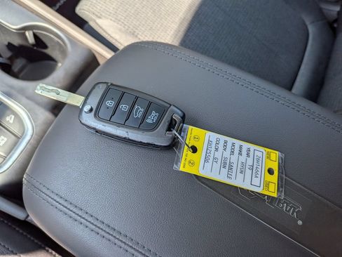 Used 2019 Hyundai Santa Fe SE AWD/4WD image 19