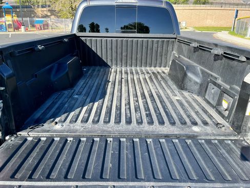 Used 2020 Toyota Tacoma TRD Off-Road w/ TRD Premium Off Road Package AWD/4WD image 17