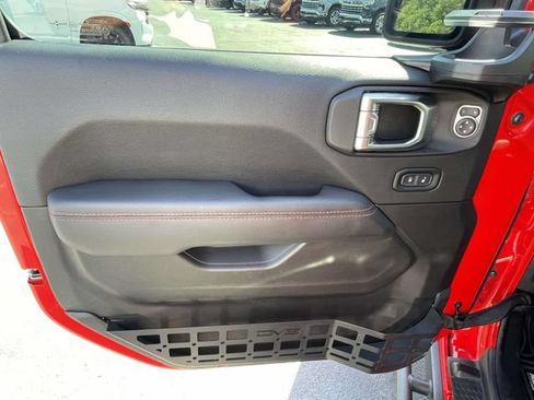 Used 2023 Jeep Gladiator Rubicon w/ LED Lighting Group AWD/4WD image 19