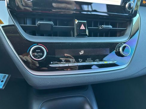 Used 2020 Toyota Corolla LE image 25