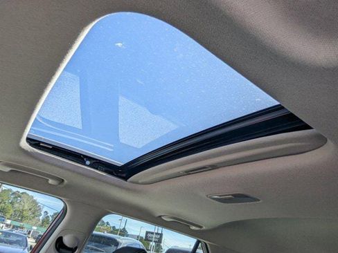 Certified 2025 Hyundai Venue SEL image 19