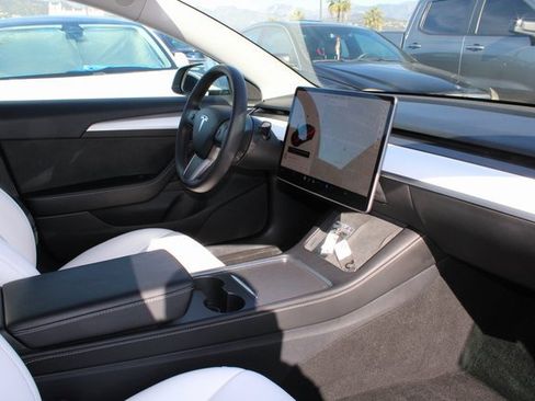 Used 2021 Tesla Model 3 Standard Range Plus image 5