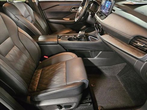 Used 2025 Nissan Rogue Platinum w/ Platinum Premium Package image 21