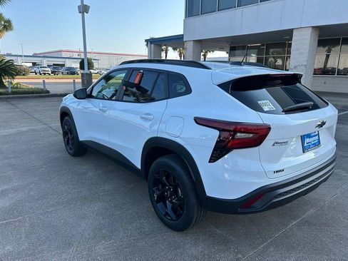 New 2026 Chevrolet Trax LT w/ Driver Confidence Package FWD image 7