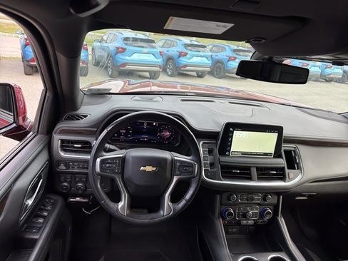 Used 2022 Chevrolet Suburban LT w/ Luxury Package image 14