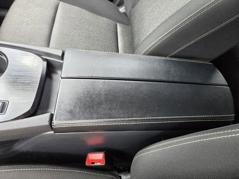 Used 2025 Nissan Rogue SV FWD image 12
