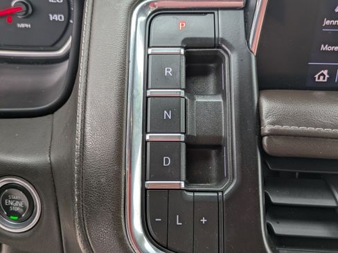 Used 2021 Chevrolet Suburban Z71 w/ Z71 Off-Road Package image 26