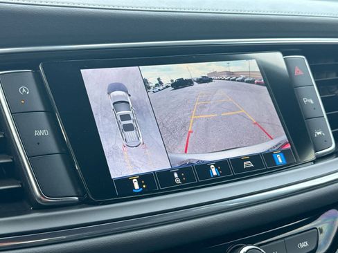 Used 2024 Buick Enclave Premium image 21