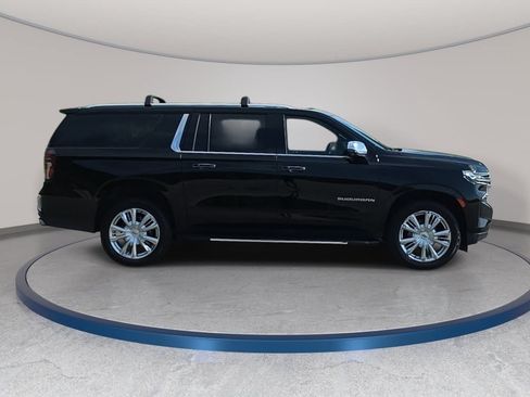 Used 2021 Chevrolet Suburban Premier w/ Premium Package AWD/4WD image 4