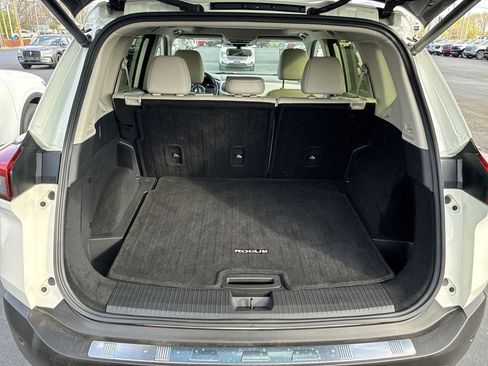 Used 2023 Nissan Rogue SV w/ SV Premium B Package image 21
