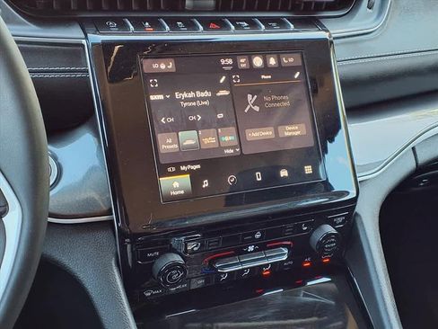 Used 2023 Jeep Grand Cherokee Laredo w/ Luxury Tech Group I image 21