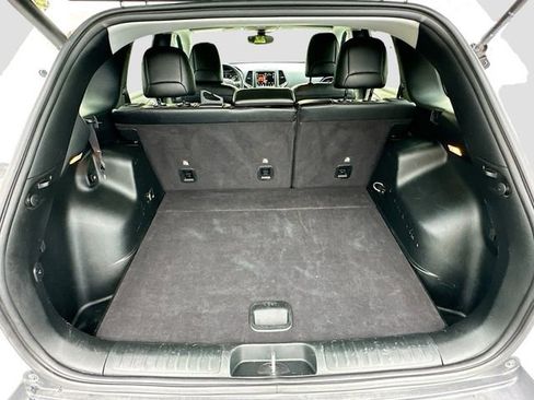 Used 2023 Jeep Cherokee Altitude Lux image 25