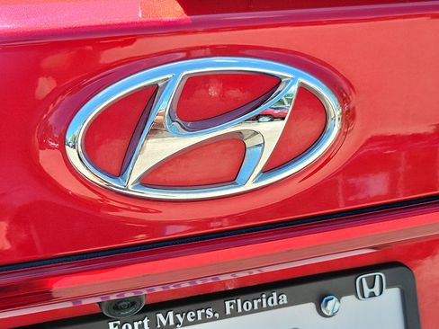 Used 2021 Hyundai Santa Fe SEL w/ Convenience Package image 11