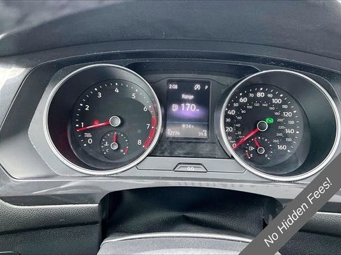 Used 2018 Volkswagen Tiguan SE AWD/4WD image 16