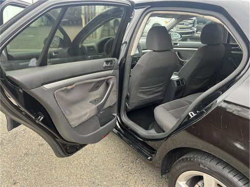 Used 2009 Volkswagen Jetta S image 9