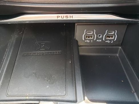 Used 2024 Chrysler Pacifica Limited w/ S Appearance Package FWD image 22