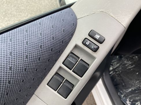 Used 2009 Toyota Yaris 4-Door Hatchback image 18