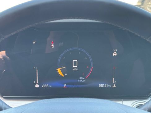 Used 2025 Chevrolet Trax LT w/ LT Convenience Package FWD image 39