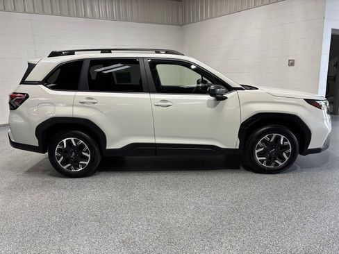 Used 2025 Subaru Forester Premium AWD/4WD image 8