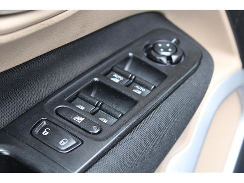 Used 2017 Jeep Renegade Latitude image 13