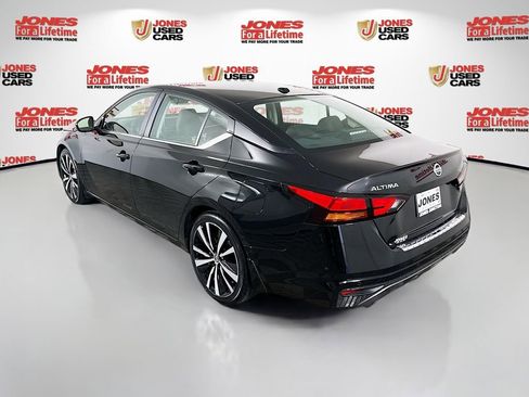 Used 2021 Nissan Altima 2.5 SR w/ SR Premium Package FWD image 2