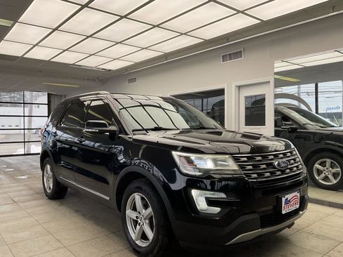 Used 2017 Ford Explorer XLT w/ Equipment Group 202A image 1