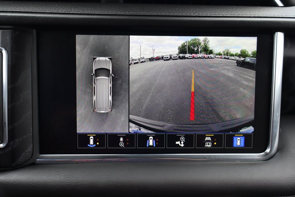 Used 2023 GMC Yukon Denali AWD/4WD image 9