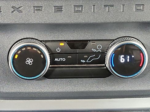 Used 2025 Ford Expedition Active AWD/4WD image 46