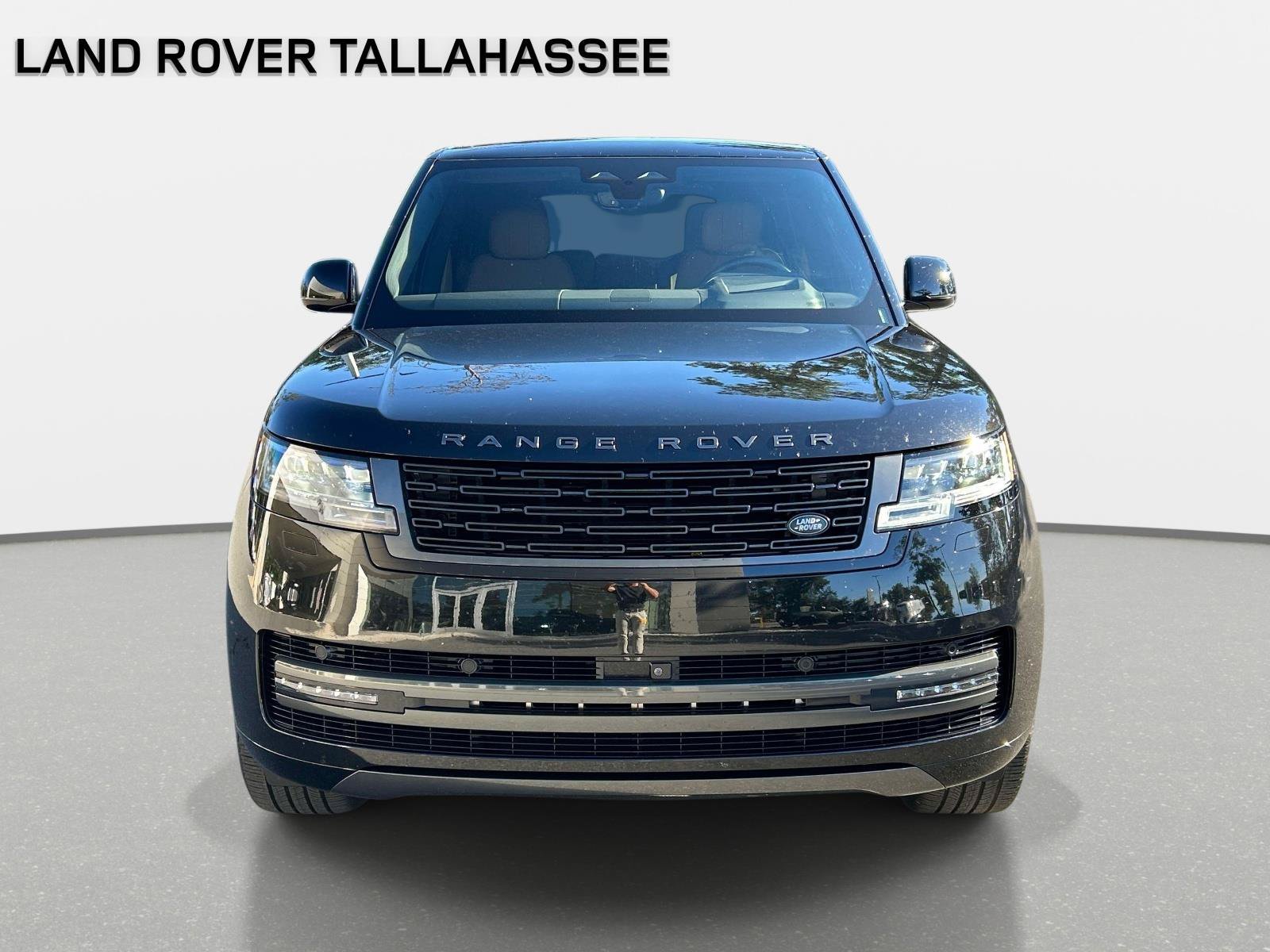Used 2025 Land Rover Range Rover SE AWD/4WD image 2
