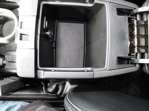 Used 2016 Jeep Wrangler Unlimited Sahara w/ Connectivity Group image 21