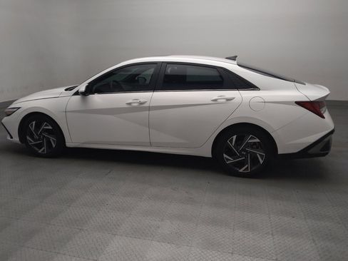 Used 2025 Hyundai Elantra SEL FWD image 3