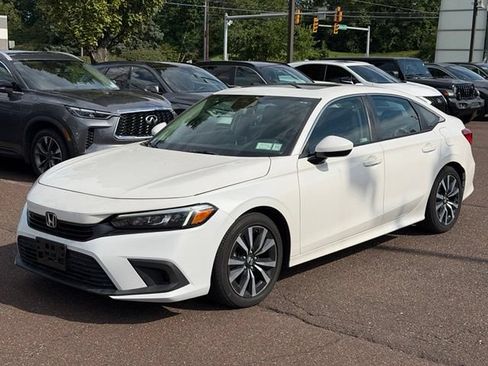 Used 2023 Honda Civic EX image 3