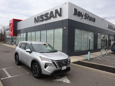 Certified 2025 Nissan Rogue SV AWD/4WD image 1