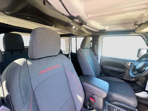 Used 2025 Jeep Wrangler Unlimited Rubicon AWD/4WD image 27