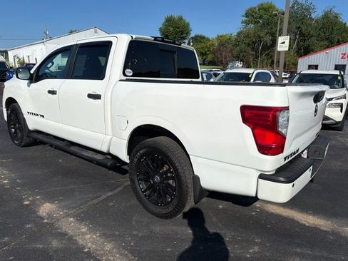 Used 2019 Nissan Titan SV w/ SV Convenience Package AWD/4WD image 6