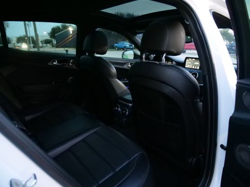 Used 2018 Kia Stinger GT2 image 23