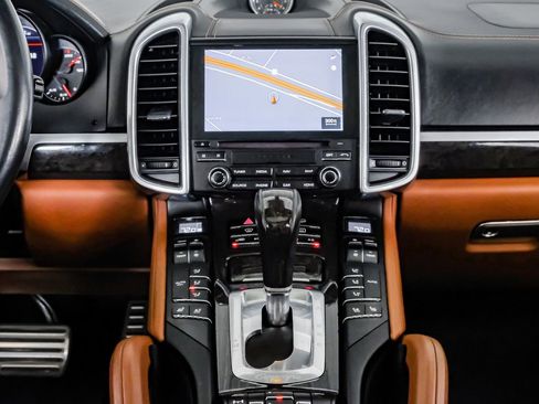 Used 2018 Porsche Cayenne Turbo image 25